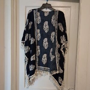JODIFL Navy and White Floral Print Top